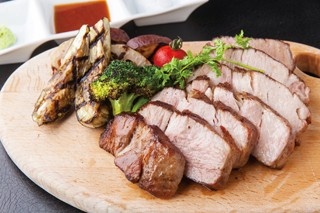 都内でも数店だけ！幻の豚“TOKYO X”を味わう