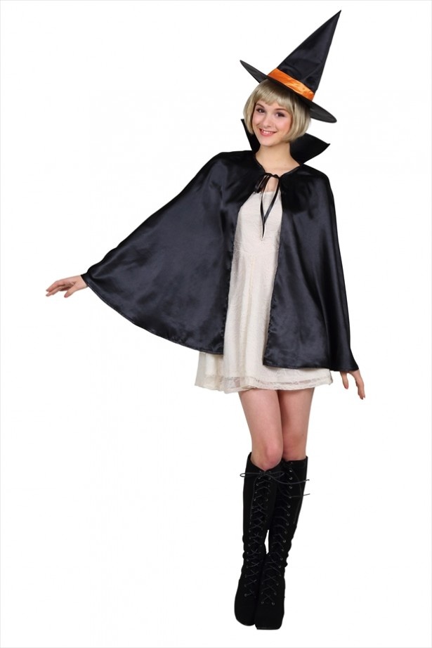 「これぞハロウィン！」といった雰囲気の「魔女セット」(2600円、帽子とケープのセット)