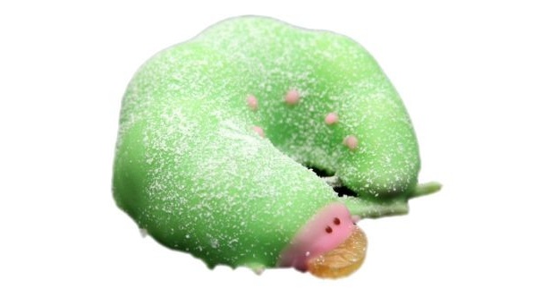 ガナッシュにフルーツのラム酒漬けが入った大人の味。｢かぶと虫の幼虫チョコレート(大人の味)｣(260円)