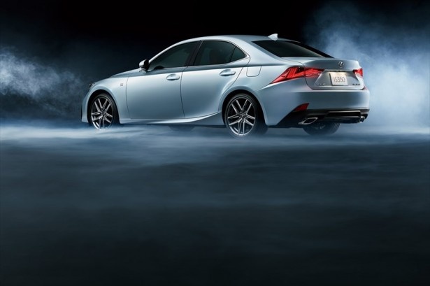 IS350“F SPORT” (ホワイトノーヴァガラスフレーク)/オプション装着車