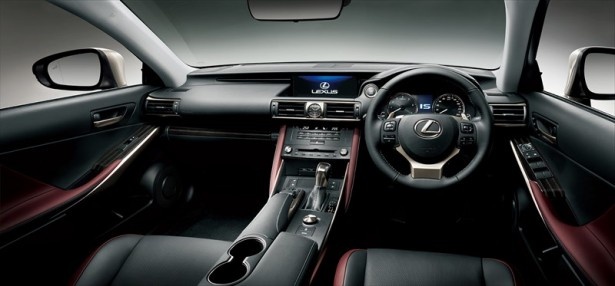 IS350“Version L” (インテリアカラー ： ニュアンスブラック)/オプション装着車