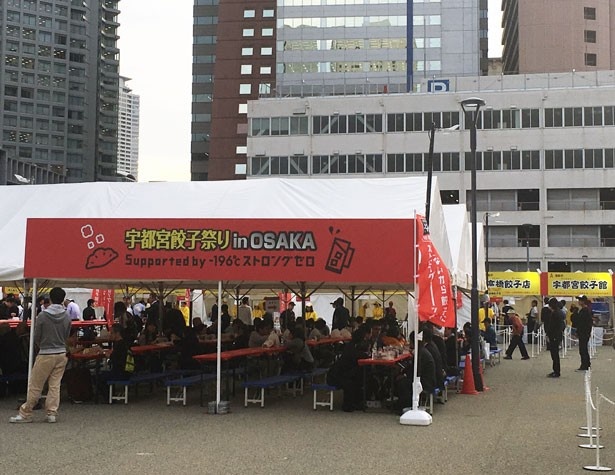 初日は16時からの開始だったにも関わらず、多くの人詰めかけた
