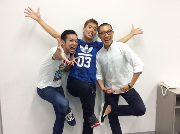 リーダーの伊藤今人、ストリートダンサーで振付も手掛ける塩野拓矢、カメラマンで梅棒の広報製作も担う飯野高拓が来阪し、PRを行った