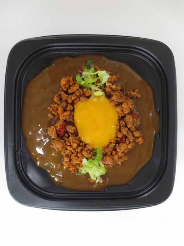 ピリ辛の台湾風挽肉をトッピングした東海地区の「台湾風カレー」（460円）