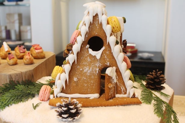 童話から飛び出してきたかのような、「ヘクセンハウス」(税抜5000円)。クリスマスパーティーを盛り上げてくれること間違いなし！