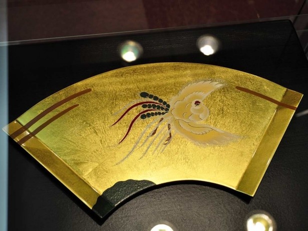 金蒔絵にしっくりとなじむ火の鳥