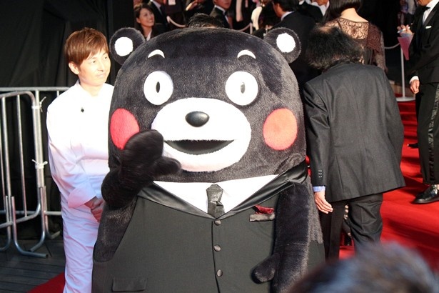 『うつくしいひと』からくまモン(正装)が登場!