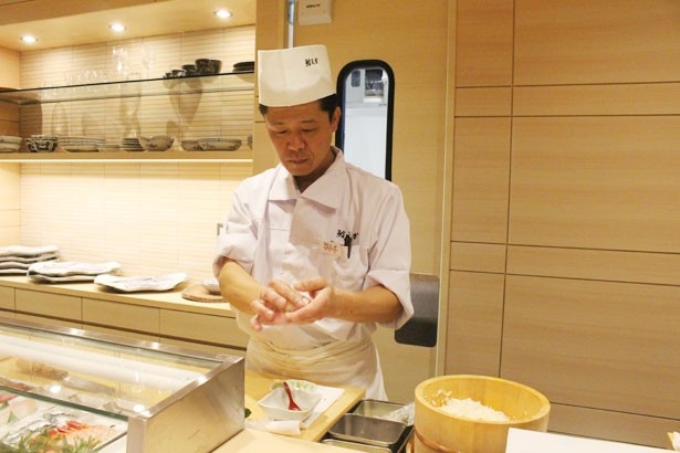 板前が握る本格的な寿司を、気軽に味わえる