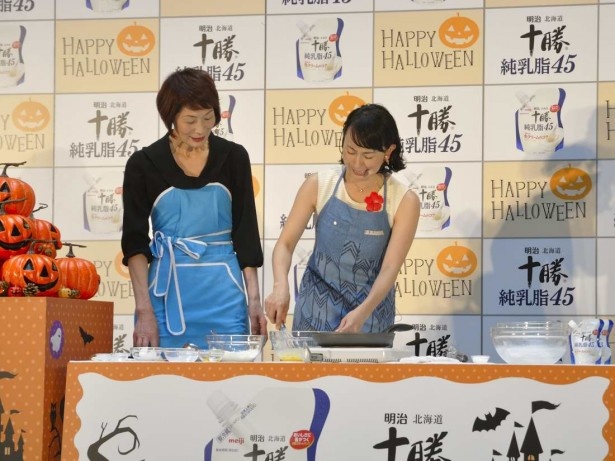 中学生以来のケーキ作りにチャレンジする東尾。当時はホイップクリーム作りで失敗したとか