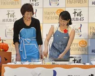 東尾理子がハロウィンの簡単ケーキにチャレンジ！
