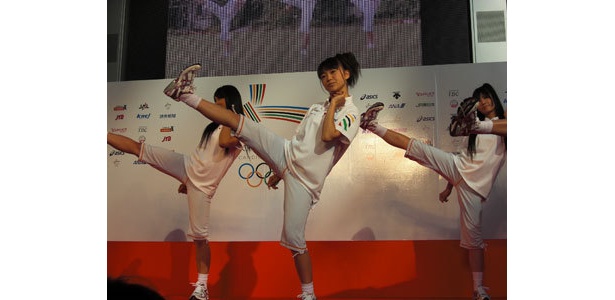 AKB48はTOKYO体操を披露