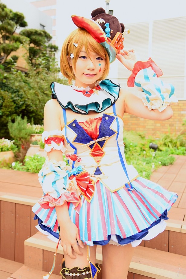 【写真を見る】「ラブライブ！」の小泉花陽に扮する くろねこさんをはじめ、コスプレ美女が勢ぞろい！