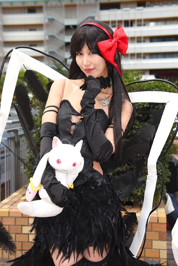 「魔法少女まどか☆マギカ」の暁美ほむらに扮する ばむさん