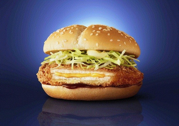 【写真を見る】11月2日(水)から期間限定販売を開始する「チーズカツバーガー」