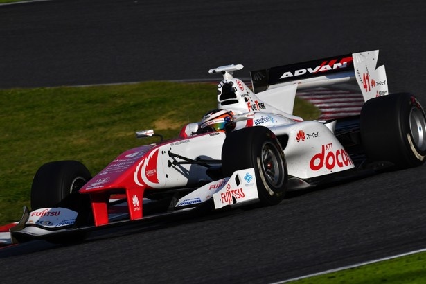 【写真を見る】レース2を優勝し、来年F1チーム「マクラーレン・ホンダ」への移籍が決まっているバンドーン