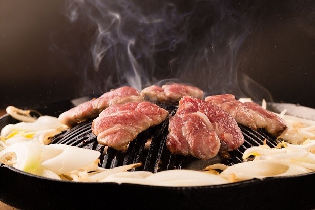【写真を見る】こだわり抜かれた“濃い味の羊肉”