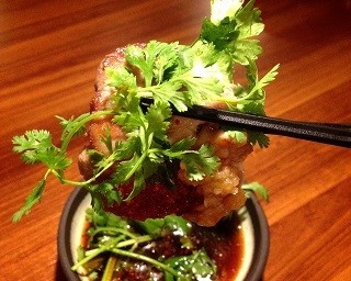 “濃い味の羊肉”と“パクチー” こだわりのジンギスカン専門店がオープン
