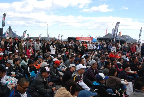 ステージイベントは大勢のファンでにぎわった
