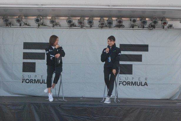 前回、初めて開催され好評だった水村リア(左)と春那美希(右)のトークショーも開催