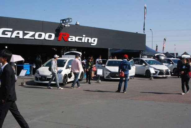 TOYOTA GAZOO Racingのブースでは、G’s車両を数多く展示