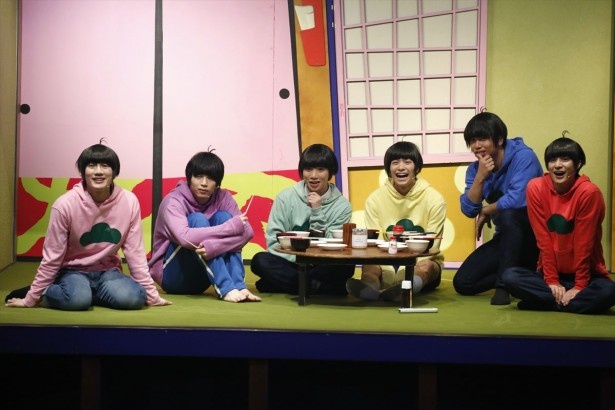 11月1日より、映像配信サービス「dTV」が舞台「おそ松さん on STAGE~SIX MEN’S SHOW TIME~」を独占配信