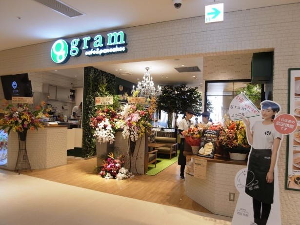 大阪を中心に人気となっている「gram」はオープン前から行列となった
