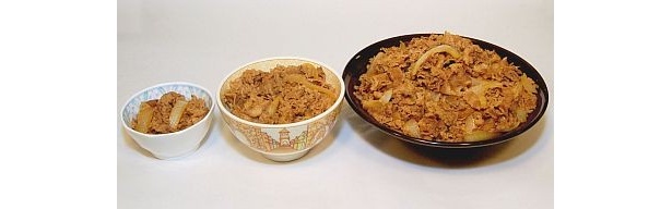 隣の並と比べてもこのデカさ「牛丼キング」（990円）
