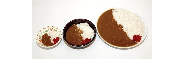 プチカレー、並盛、そして圧巻のボリューム「カレーキング」（890円）