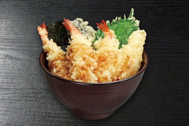 【写真を見る】「7種の魚介だれ すしやの天丼」は平日限定販売