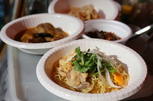 【写真を見る】飲食ブースである「ミャンマー横丁」