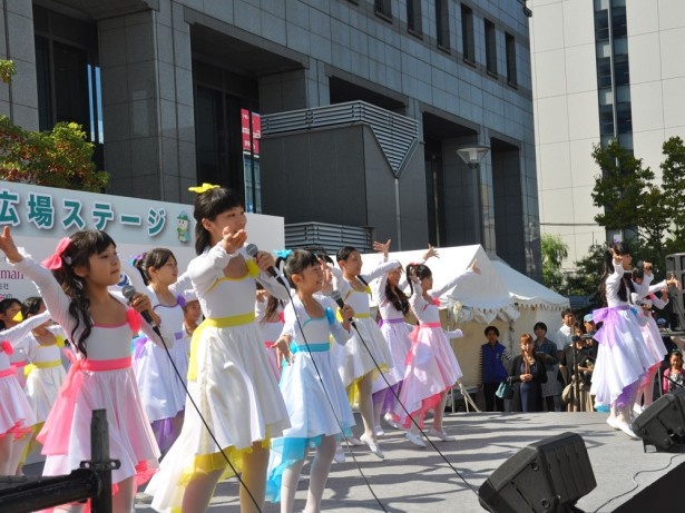 堺市イベントで歌とダンスのパフォーマンスを披露している歌劇団「堺少女歌劇団」も出演！