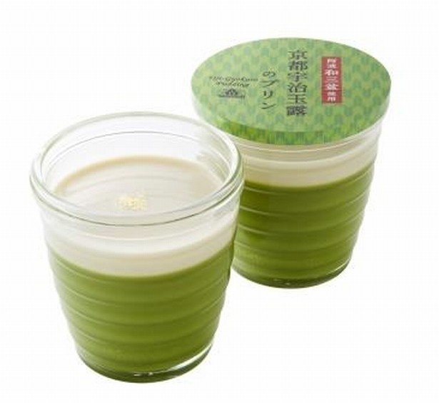 ふくよかな香りとまろやかな旨味を持った京都産の宇治玉露を使用した「京都宇治玉露のプリン(和三盆クリーム)」(378円)