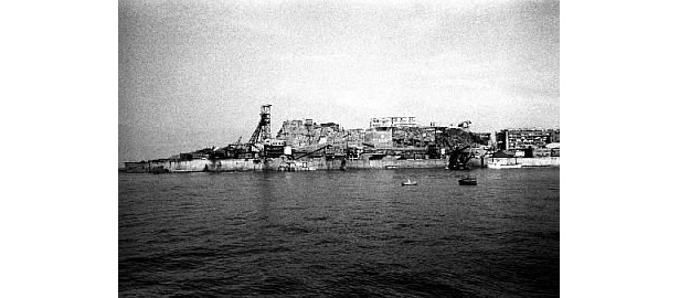 炭鉱でにぎわっていた頃の軍艦島