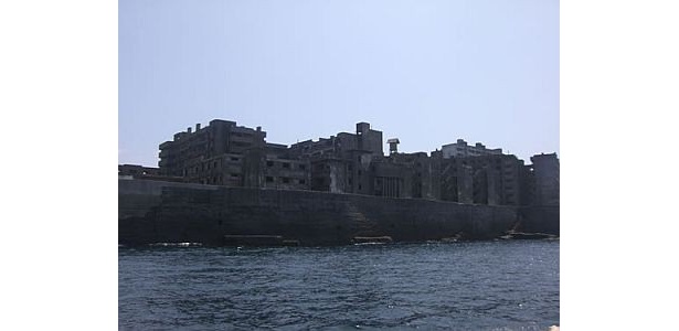 外洋から見た軍艦島