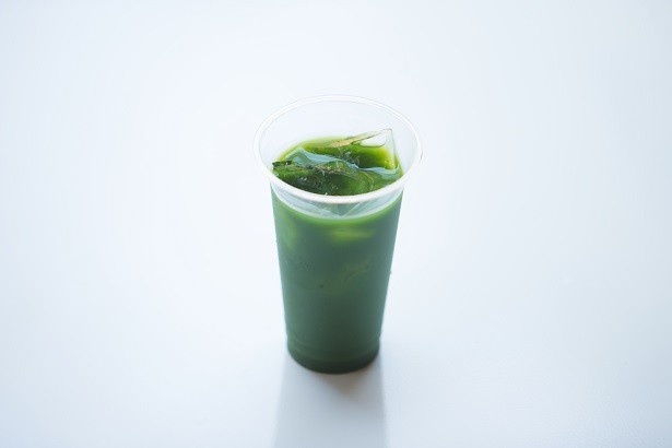 上質な抹茶と厳選した砂糖を使用したグリーンティーの「冷し抹茶　洛水」(300円)