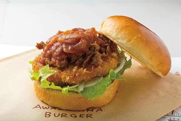 ご当地バーガー大会の常連・あわじ島オニオンビーフバーガー(648円・道の駅うずしお)