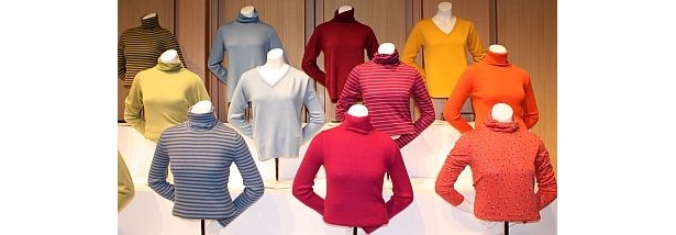 ニットは9種類80柄がそろう