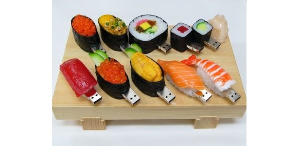 世界的ヒット商品となった「SushiDiskシリーズUSBメモリー」（5980円〜）