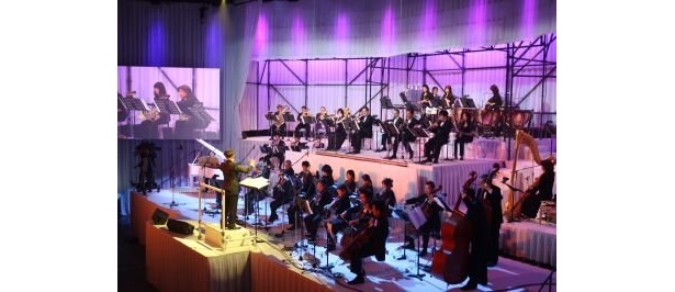 ゲーム中の音楽が、壮大なオーケストラで奏でられた