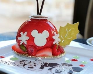 リアル過ぎる！Xmasオーナメントそっくりのケーキ