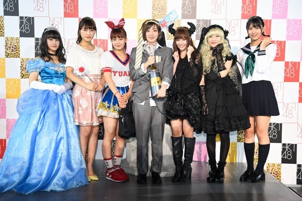 ユニット選抜メンバーの7人。左から竹内彩姫・渋谷凪咲・湯本亜美・田名部生来・込山榛香・福岡聖菜・野澤玲奈