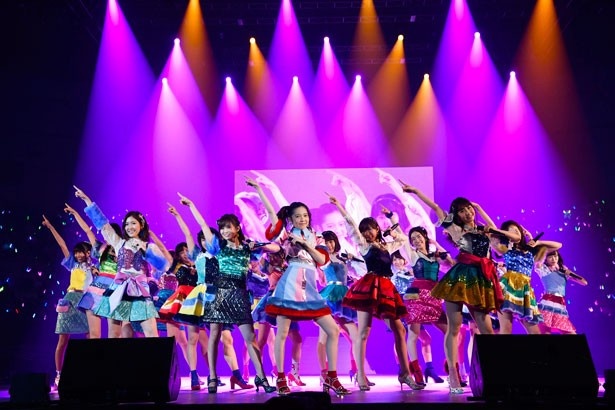 島崎遥香がセンターを務める11/16(水)発売の新曲『ハイテンション』を初披露！