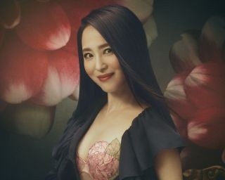 松田聖子が下着姿を大胆披露！新ブランドをPR