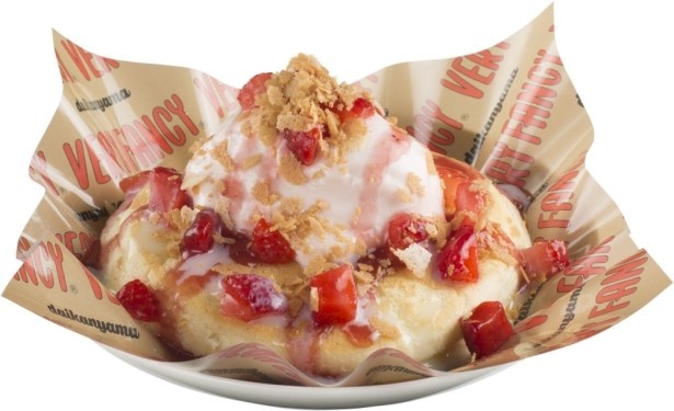 パンケーキ専門店「VERY FANCY(ベリーファンシー)」監修の新商品「苺のふわとろパンケーキ」(税抜280円)は11月11日(金)より全国発売