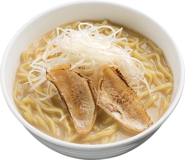 【写真を見る】「すし屋のラーメン」シリーズ販売1周年記念企画として新商品候補のラーメン2種をキッチンカーで販売する「スシロー白黒ラーメンバトル!!」も開催中！