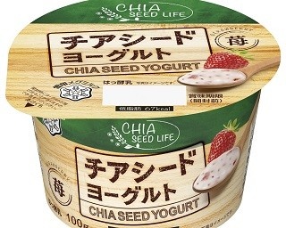 話題のチアシードを使用したフルーツヨーグルトに苺が新登場