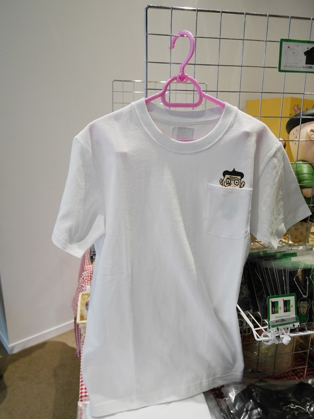 ポケットからコッカがこちらをのぞいているキュートなTシャツ(3200円)