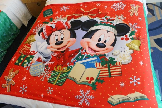 「クリスマス・ファンタジー」のテーマである、ストーリーブックもデザインされている