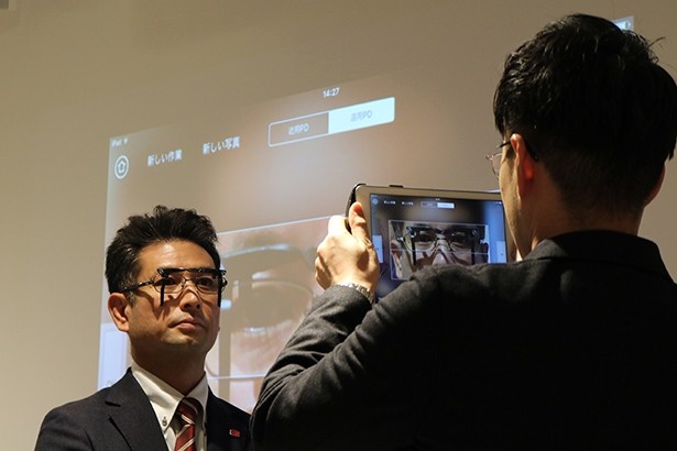 ひとりひとりの特徴にあったメガネを提案するための「TANAKA-Smart Mirror」