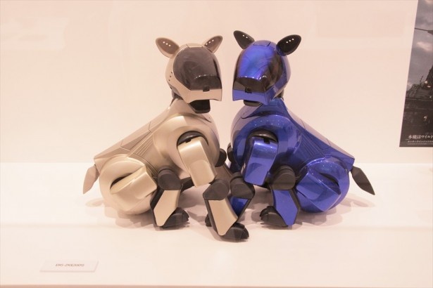 ERS-210、仔ライオンのフォルムの第2世代AIBO